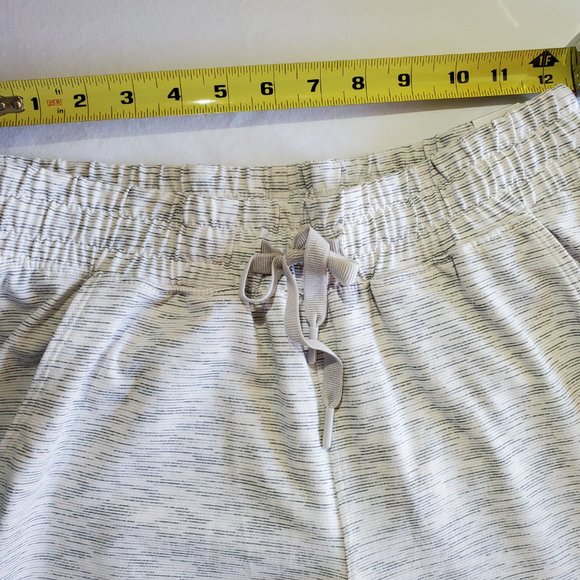 MONDETTA Ladies Active Bermuda Light Grey Short, Size XS - Picture 10 of 14